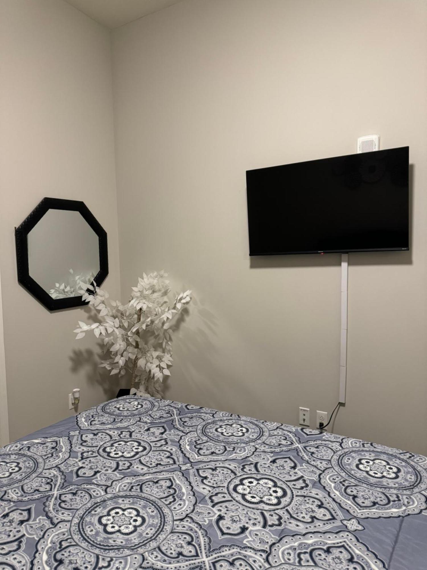 Beautiful Condo/Rooftop Patio With Free Parking Cleveland Exterior photo